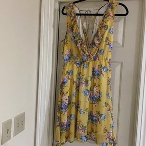 NWOT Ladies Floral Flowy Dress